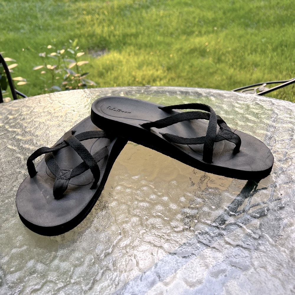 L.L.Bean black beach/pool sandals size 9
